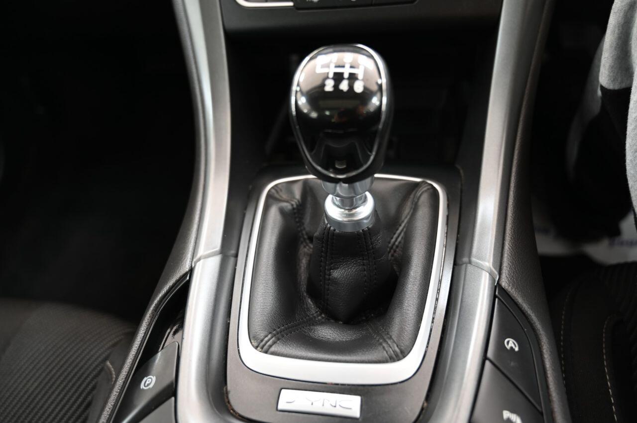 Ford Mondeo view 34