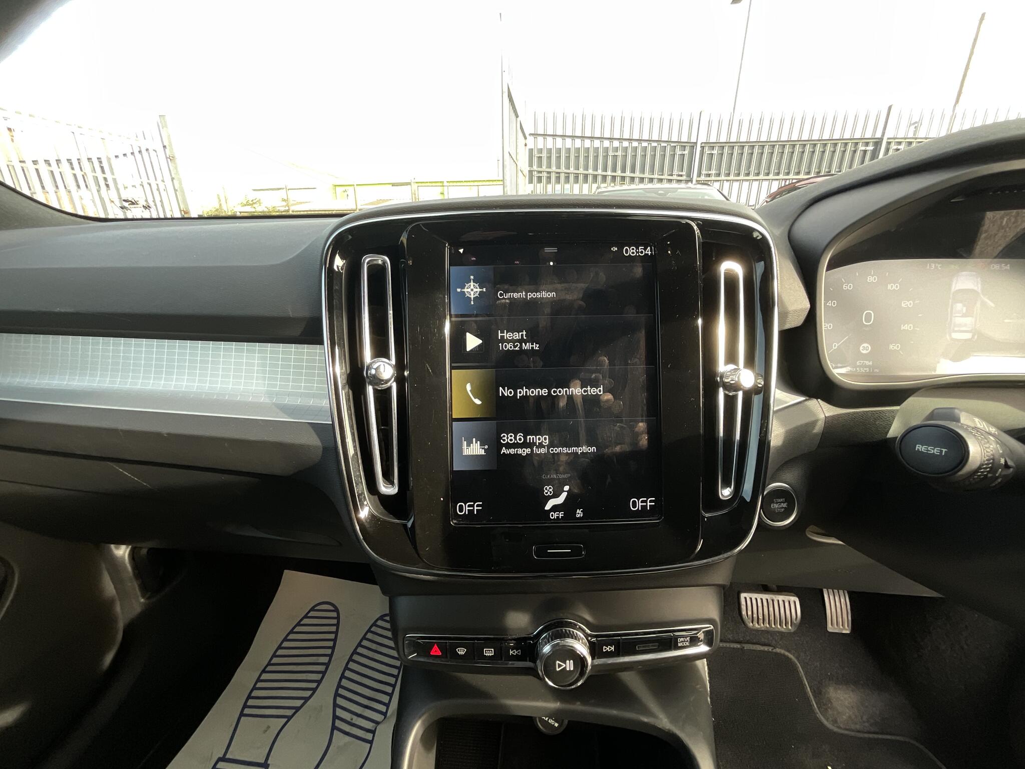 Volvo XC40 view 22