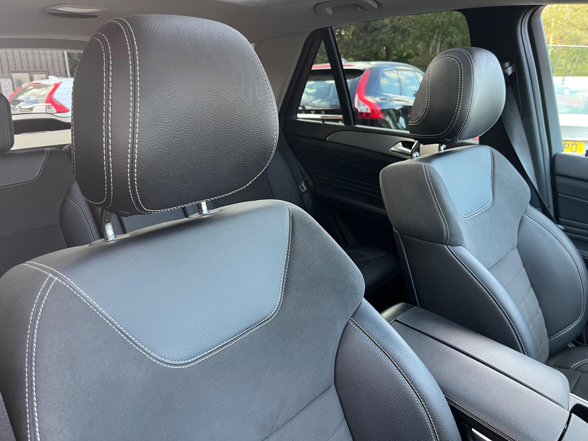 Mercedes-Benz M-Class view 38
