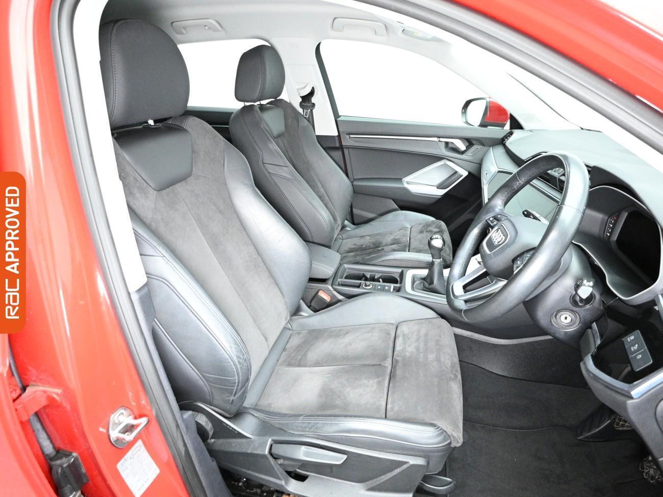 Audi Q3 view 12