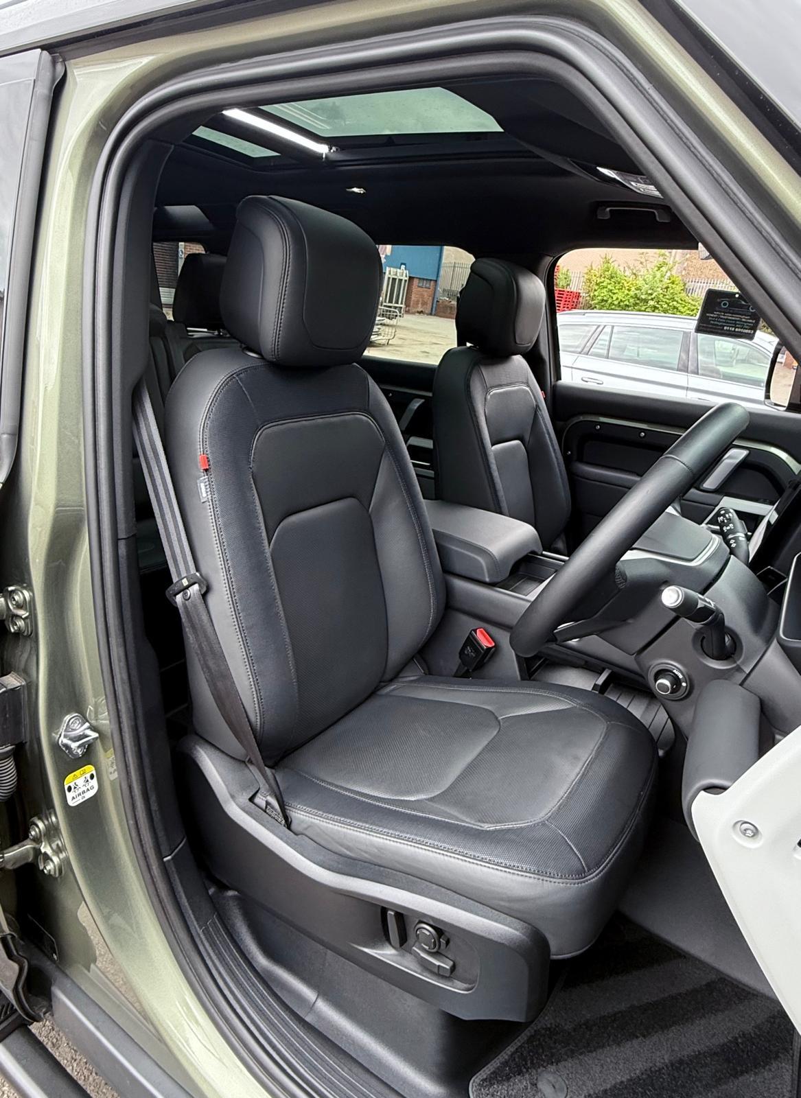 Land Rover Defender view 41