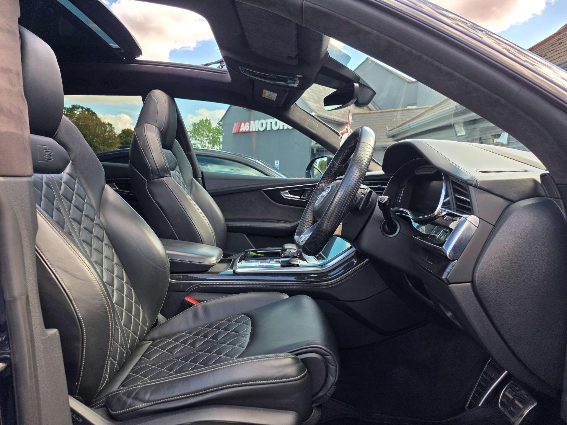 Audi Q8 view 20