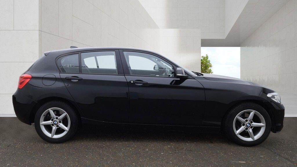 BMW 1 Series view 3