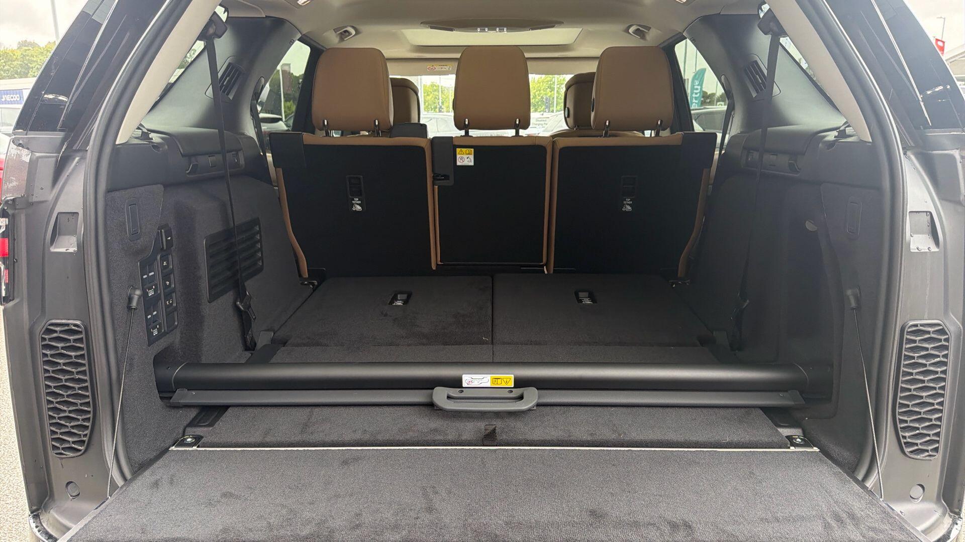 Land Rover Discovery view 43