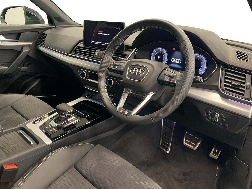 Audi Q5 view 6