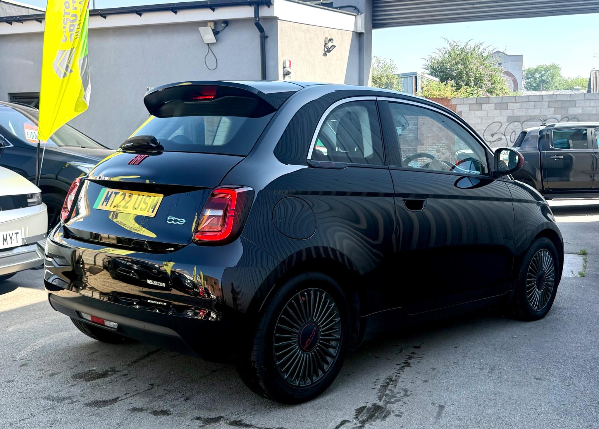Fiat 500e view 7