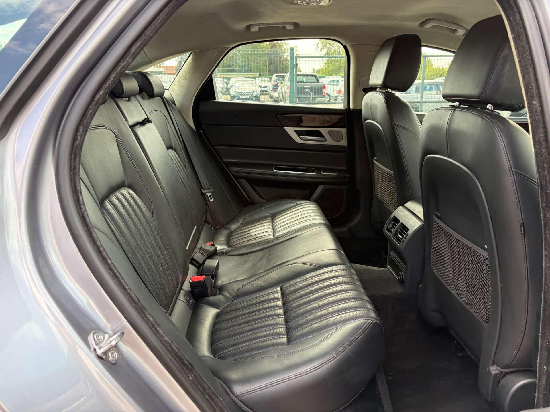 Jaguar XF view 27