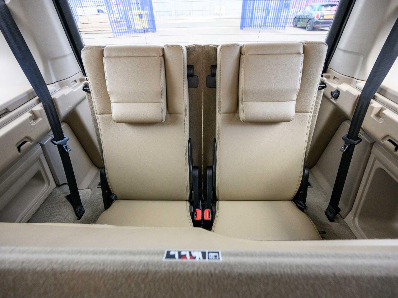 Land Rover Discovery view 24