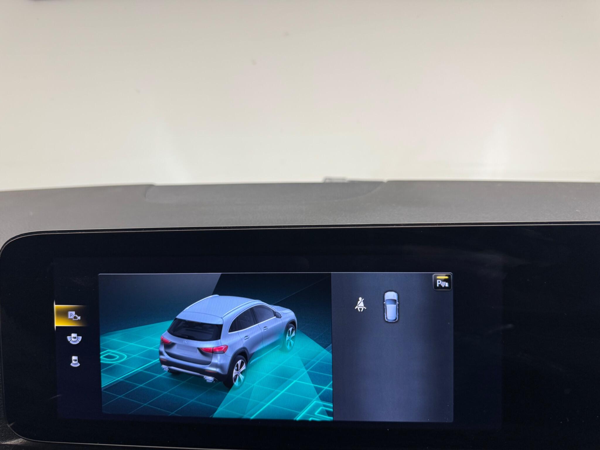 Mercedes-Benz Gla view 17