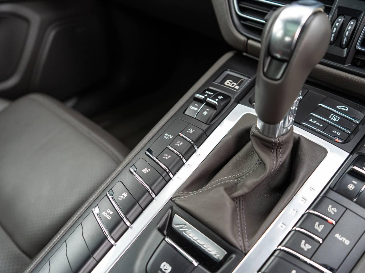 Porsche Macan view 39