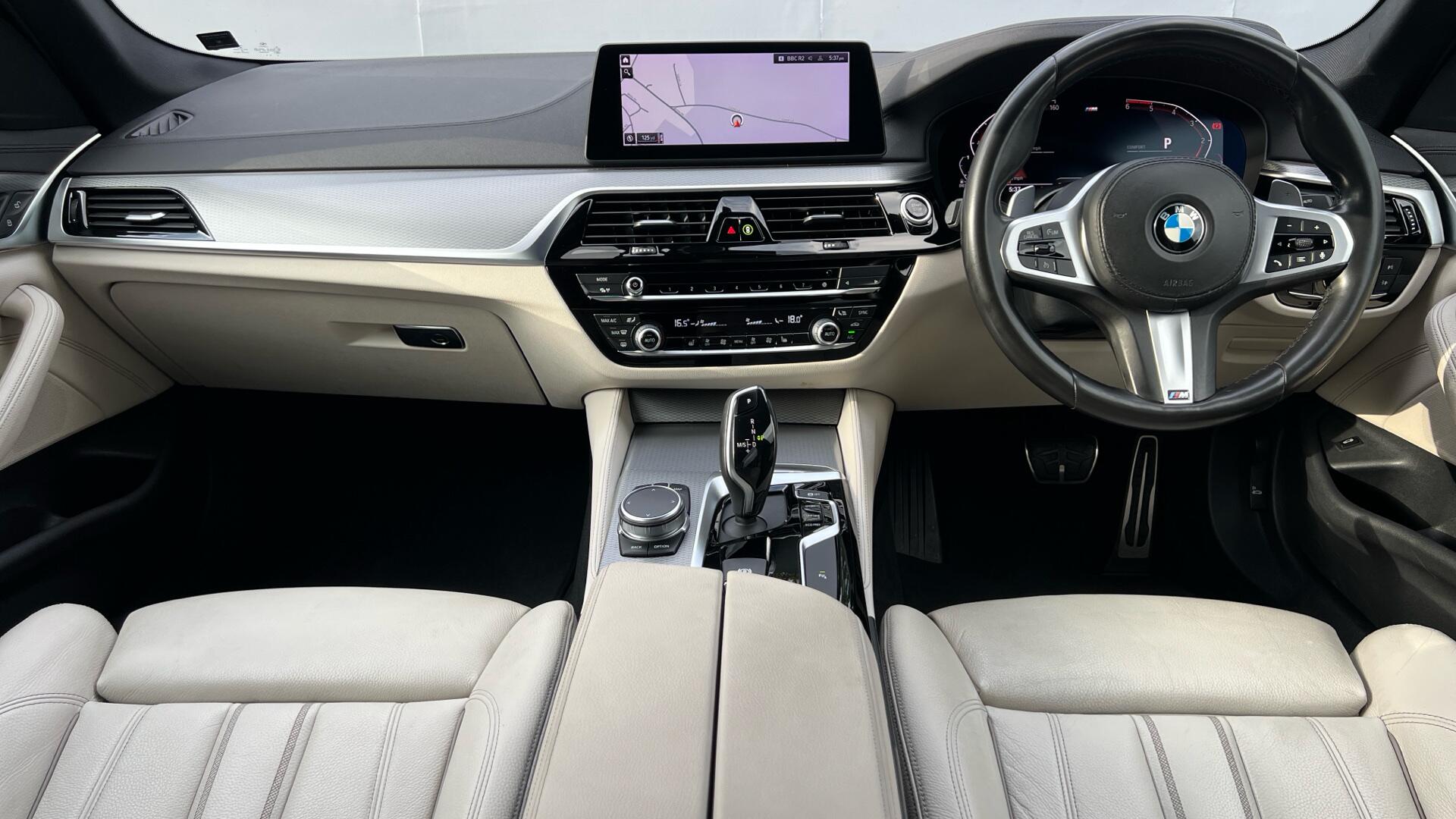 BMW 5 Series view 4