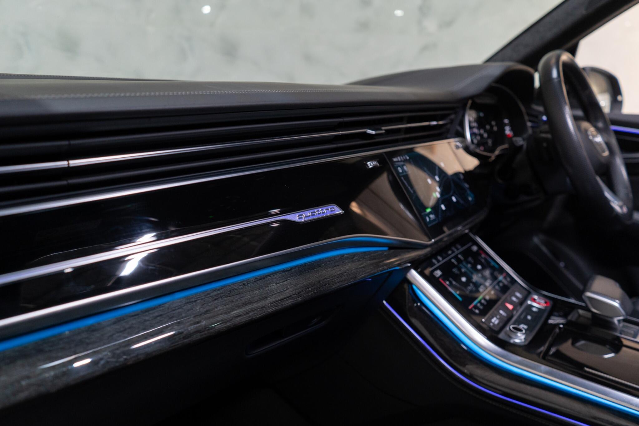 Audi SQ7 view 30
