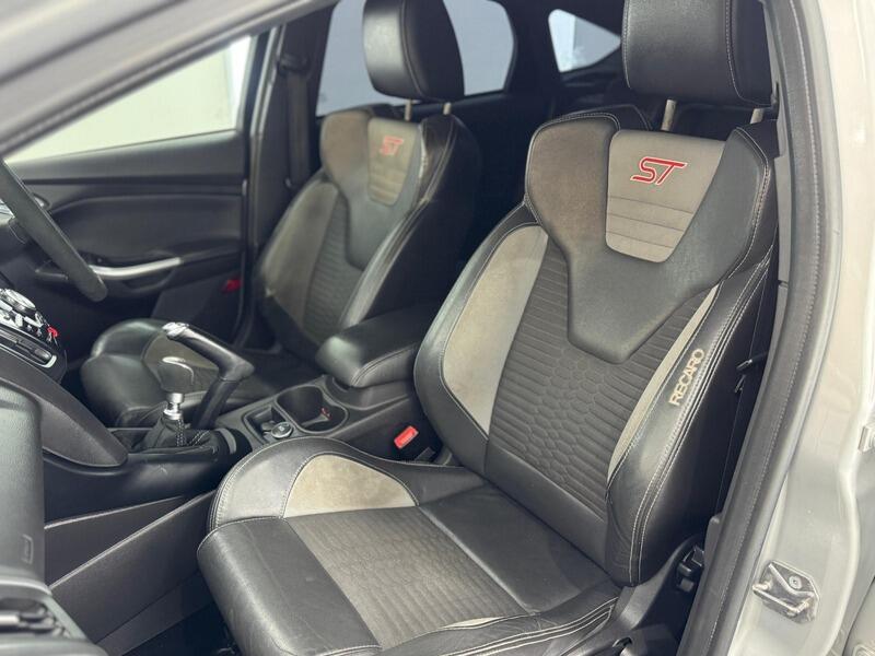 2013 Ford Focus 2.0T EcoBoost ST-2 Euro 5 (s/s) 5dr • 72,500 miles image 20
