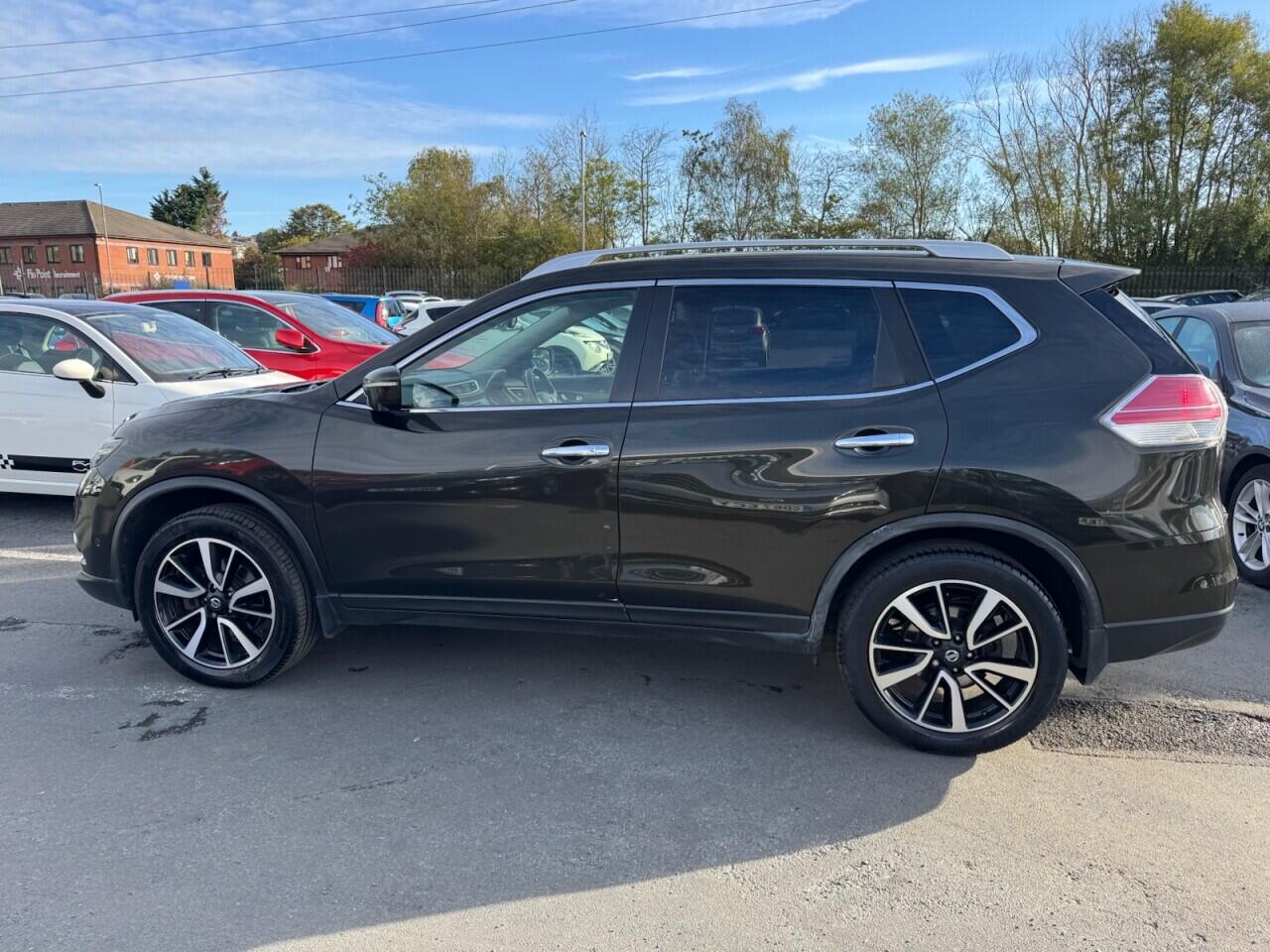 Nissan X-Trail view 4