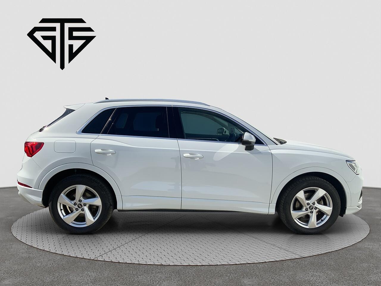 Audi Q3 view 2