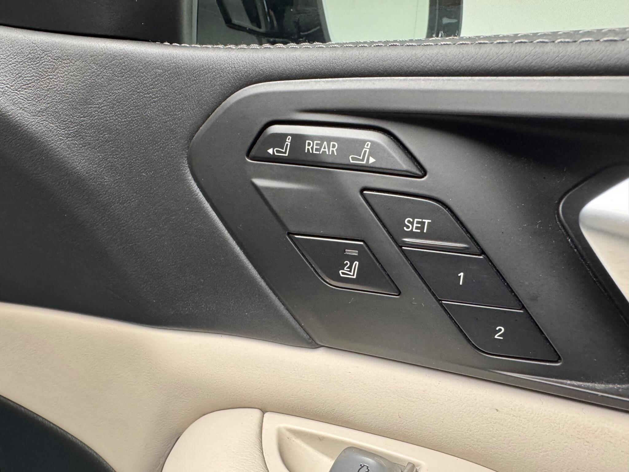 BMW X7 view 16