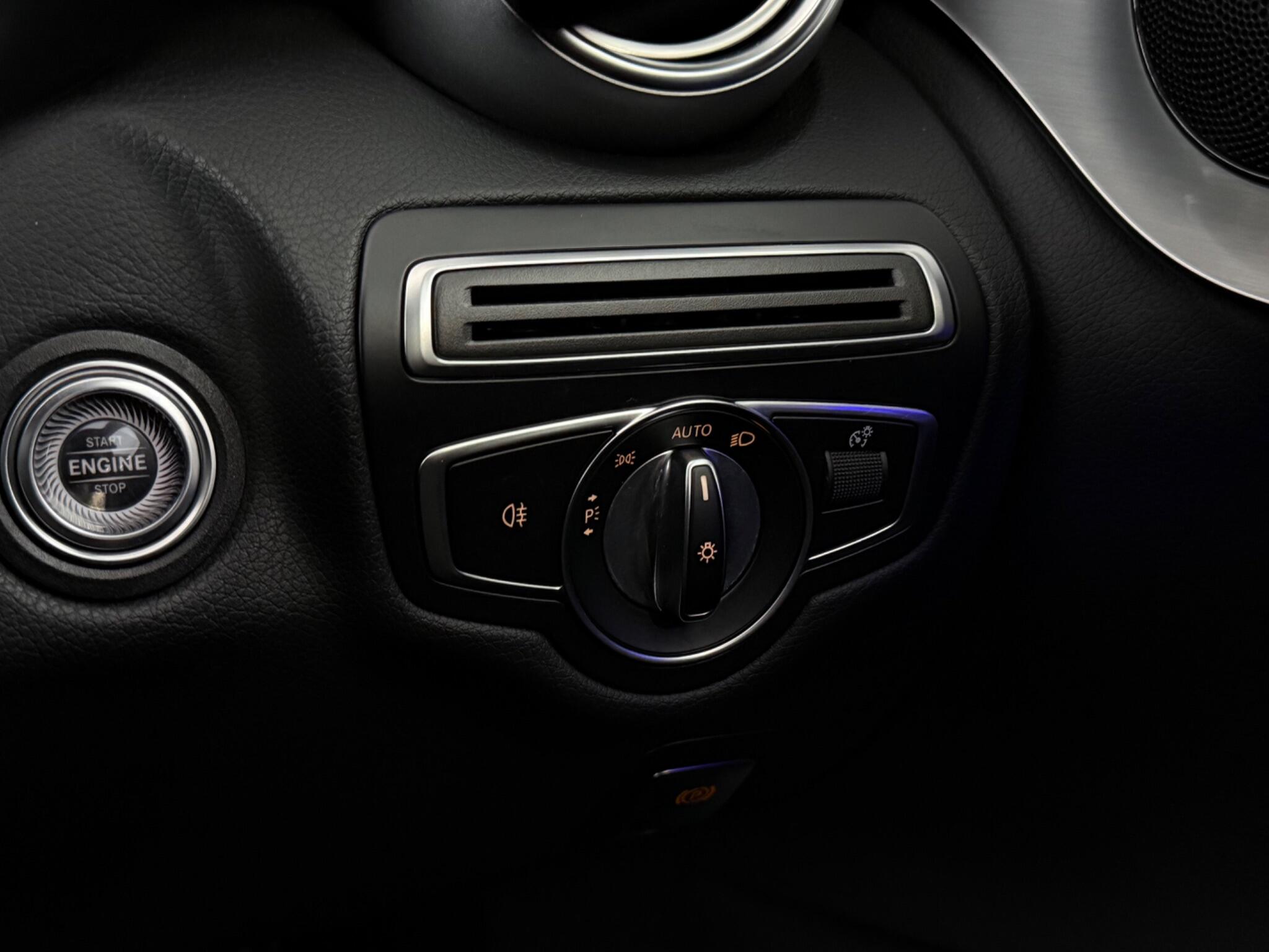 Mercedes-Benz C-Class view 31