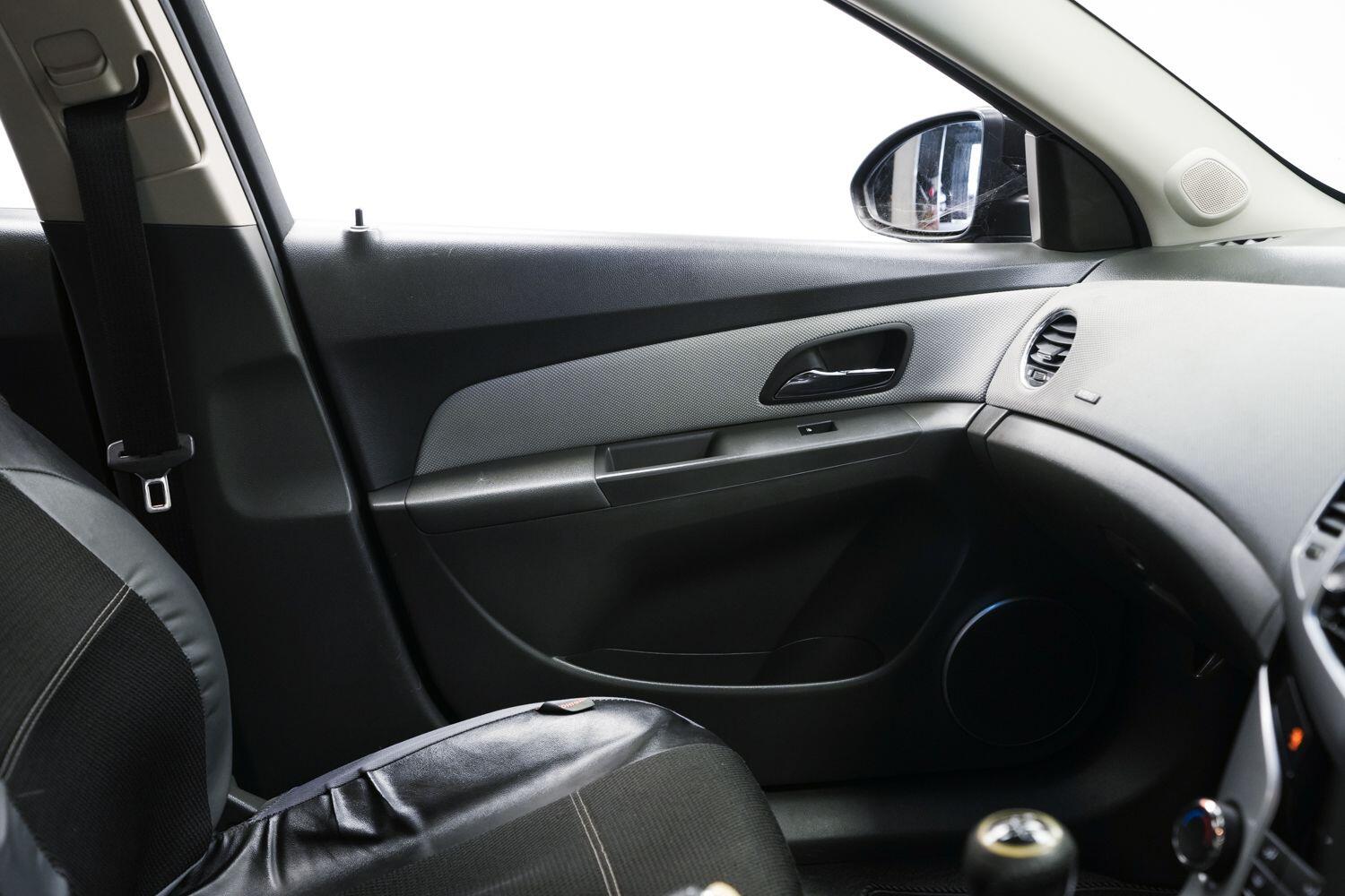 Chevrolet Cruze view 16