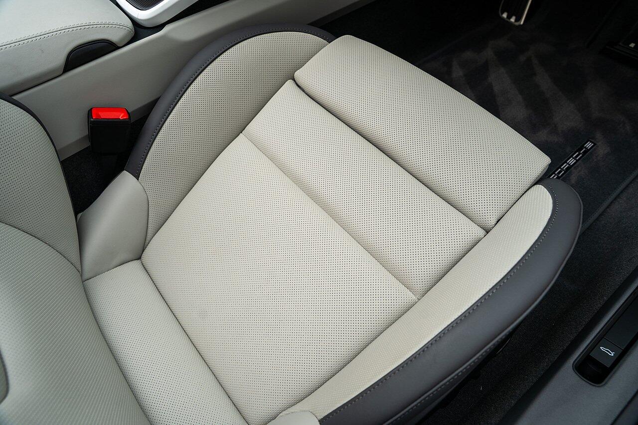 Porsche 911 view 54