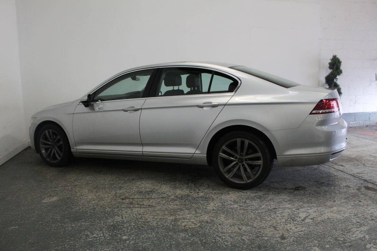 Volkswagen Passat view 10
