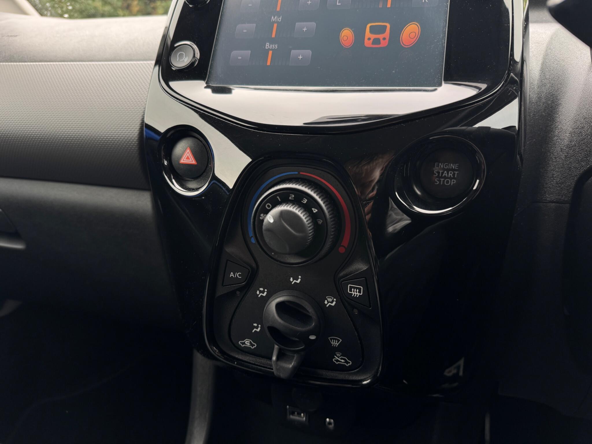 Peugeot 108 view 35