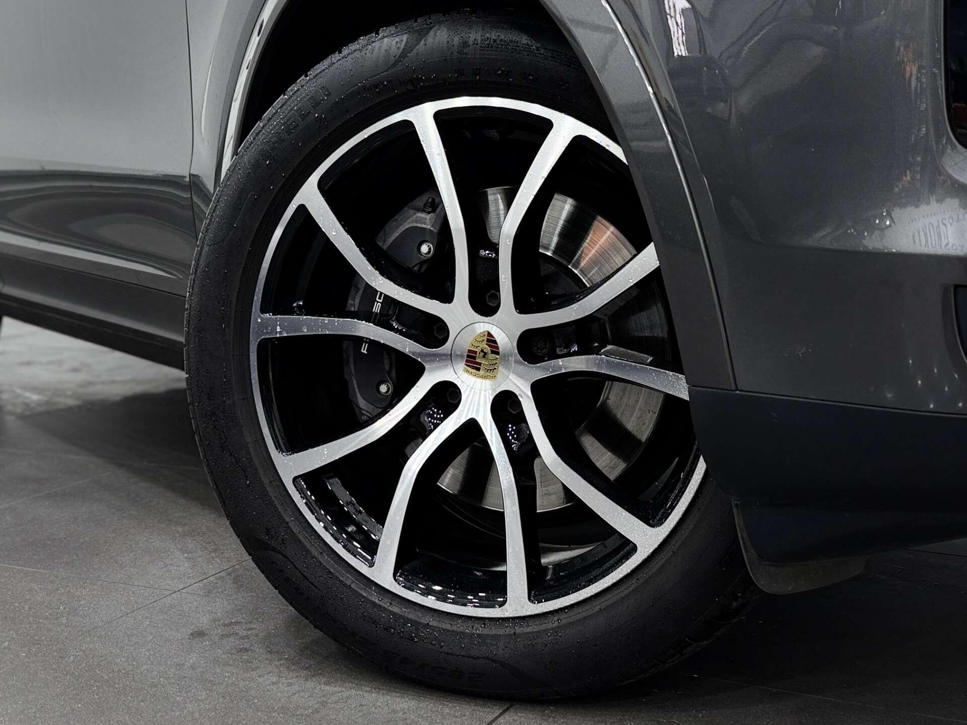 Porsche Cayenne view 10