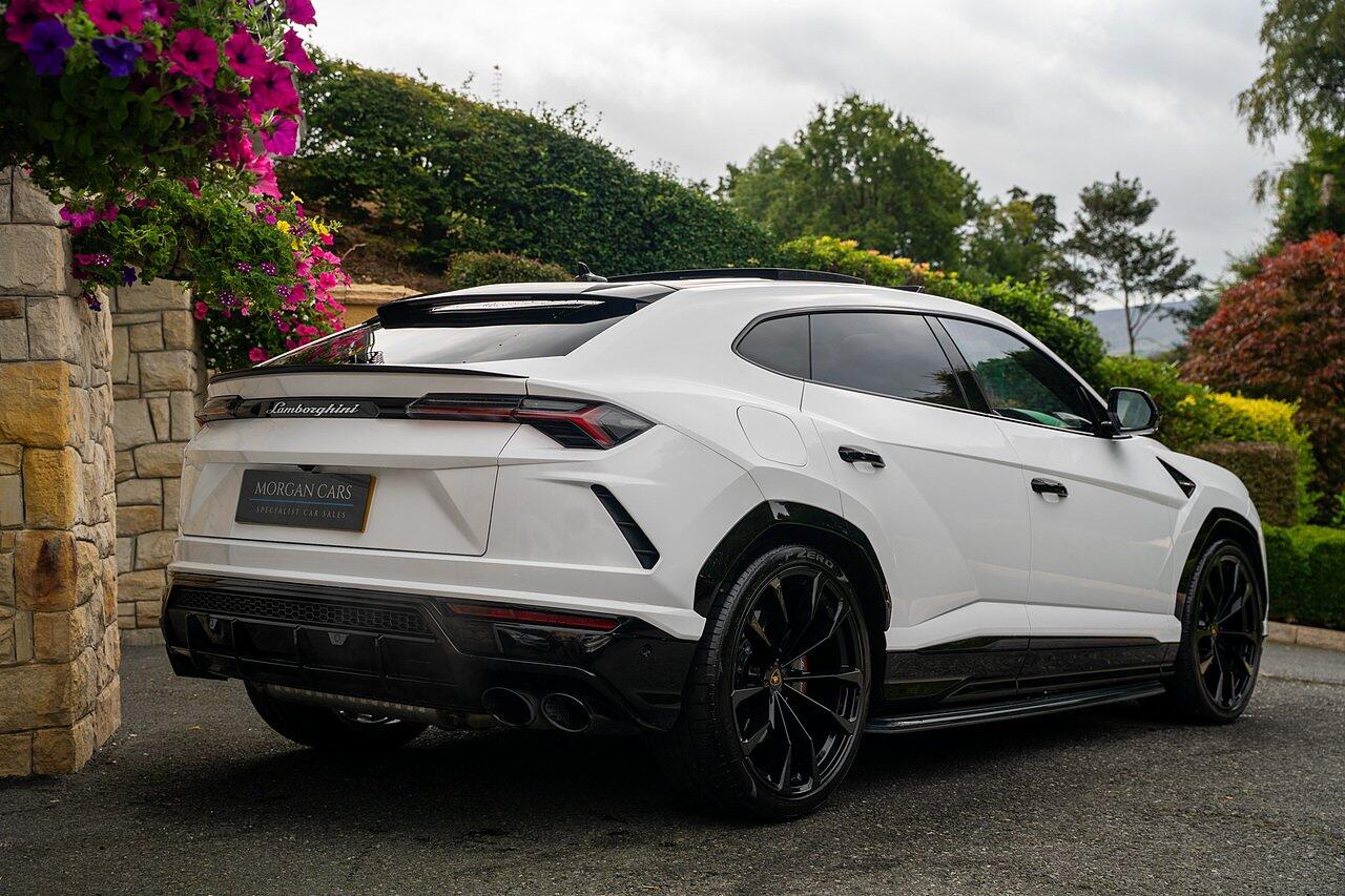 Lamborghini Urus view 106