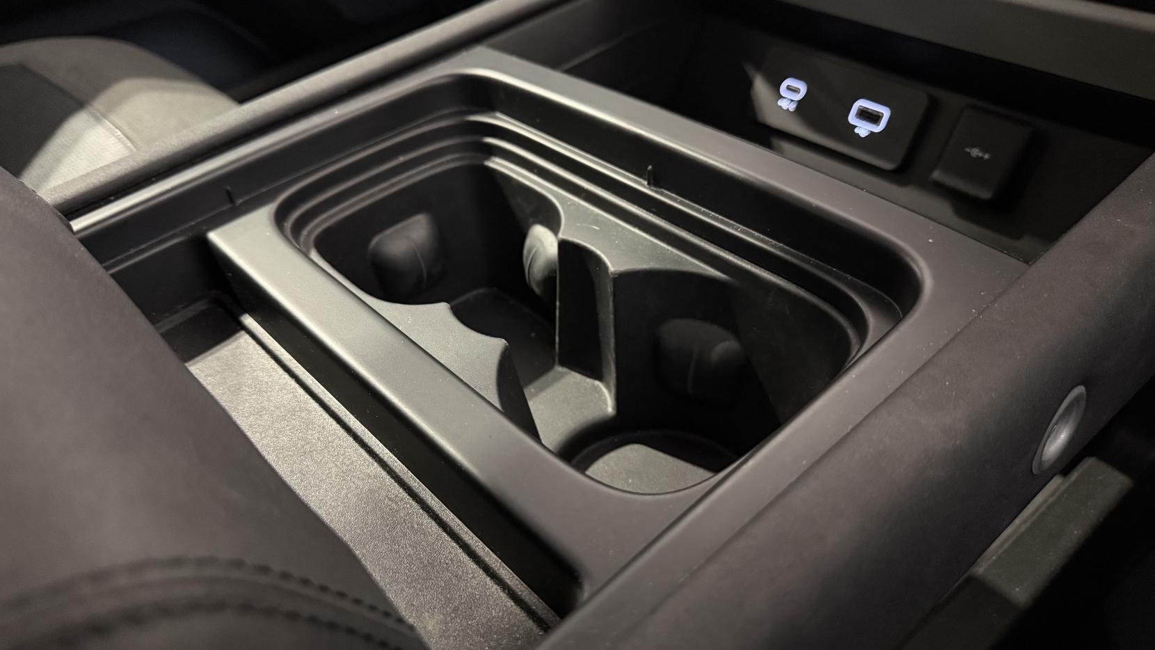 Land Rover Defender view 25