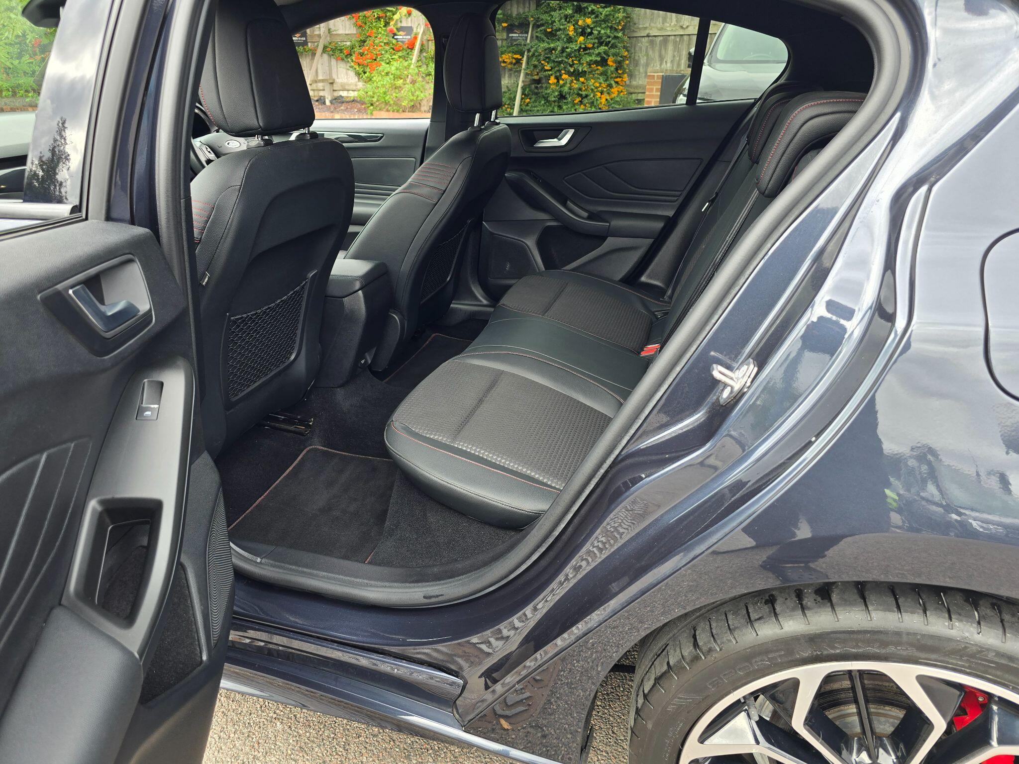 Ford Focus view 49