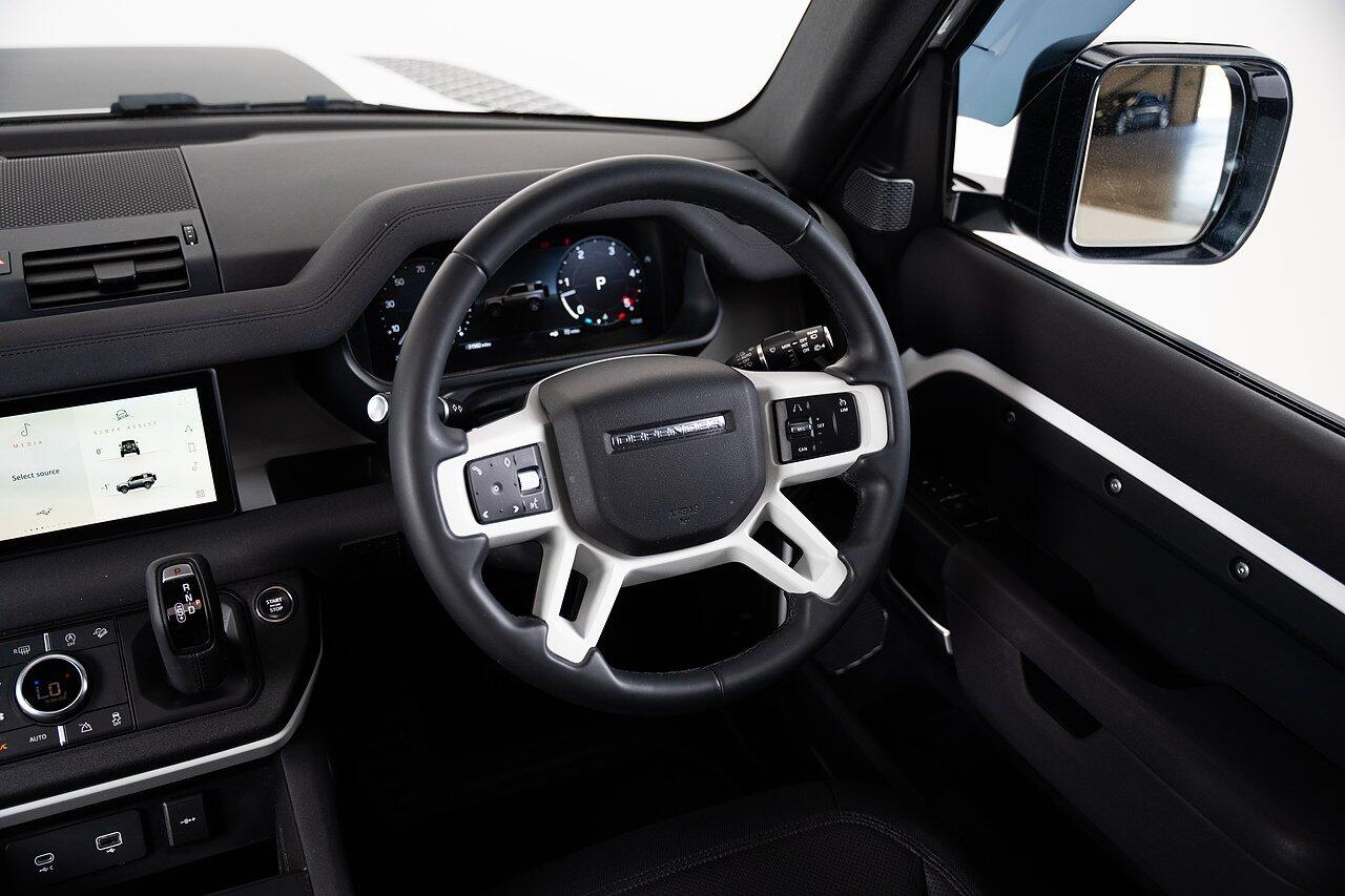 Land Rover Defender 90 view 23