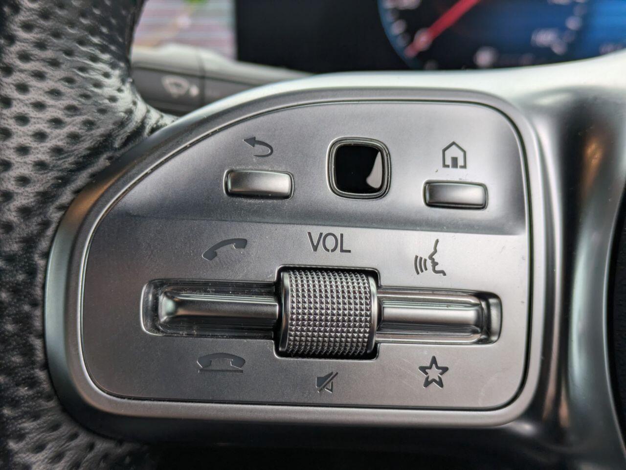 Mercedes-Benz Cla view 10