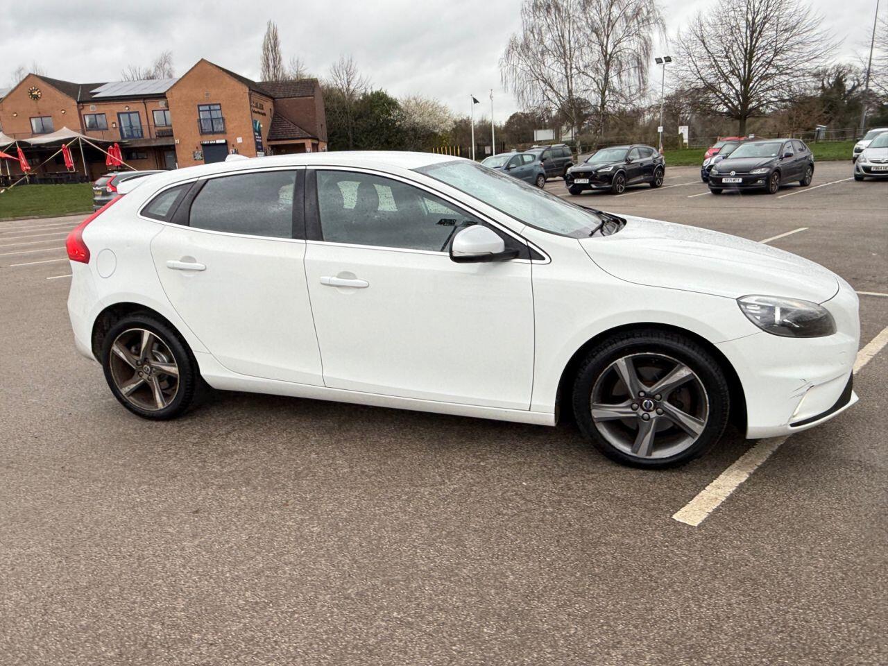 Volvo V40 view 23