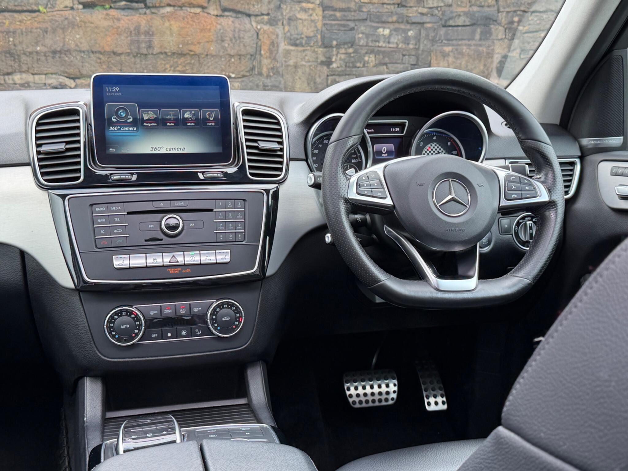 Mercedes-Benz GLE view 27
