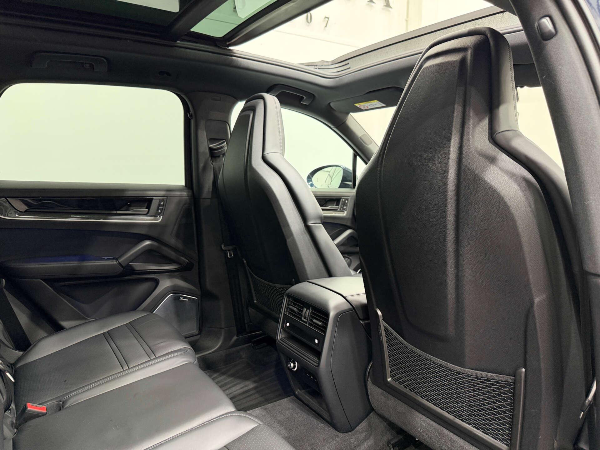 Porsche Cayenne view 15