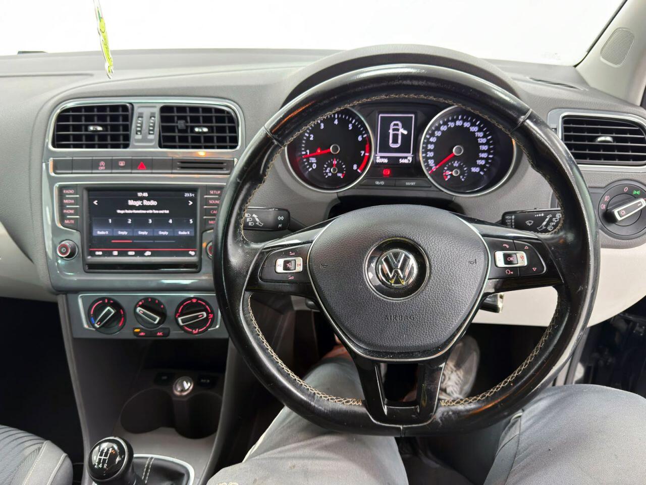 Volkswagen Polo view 19