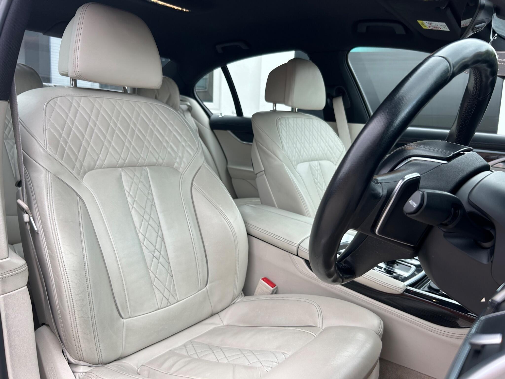 BMW 7 Series view 37