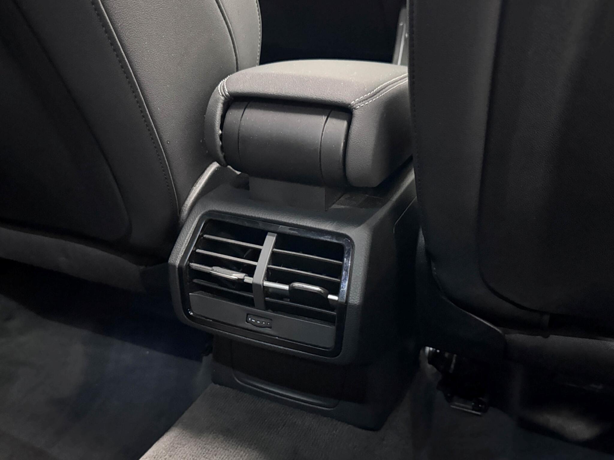 Audi Q3 view 22