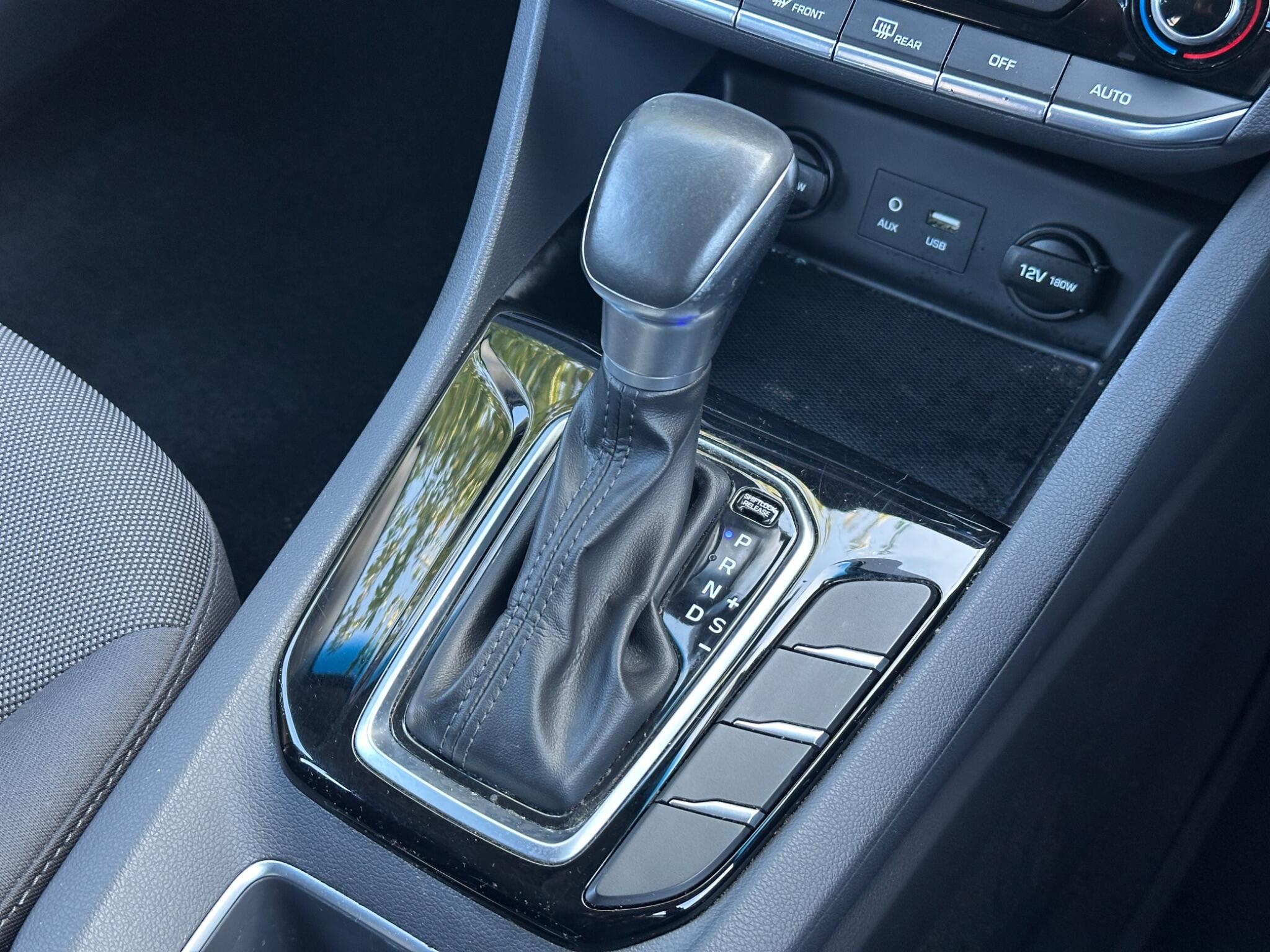 Hyundai Ioniq view 35