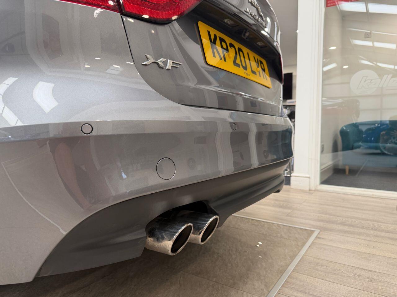 Jaguar XF view 17