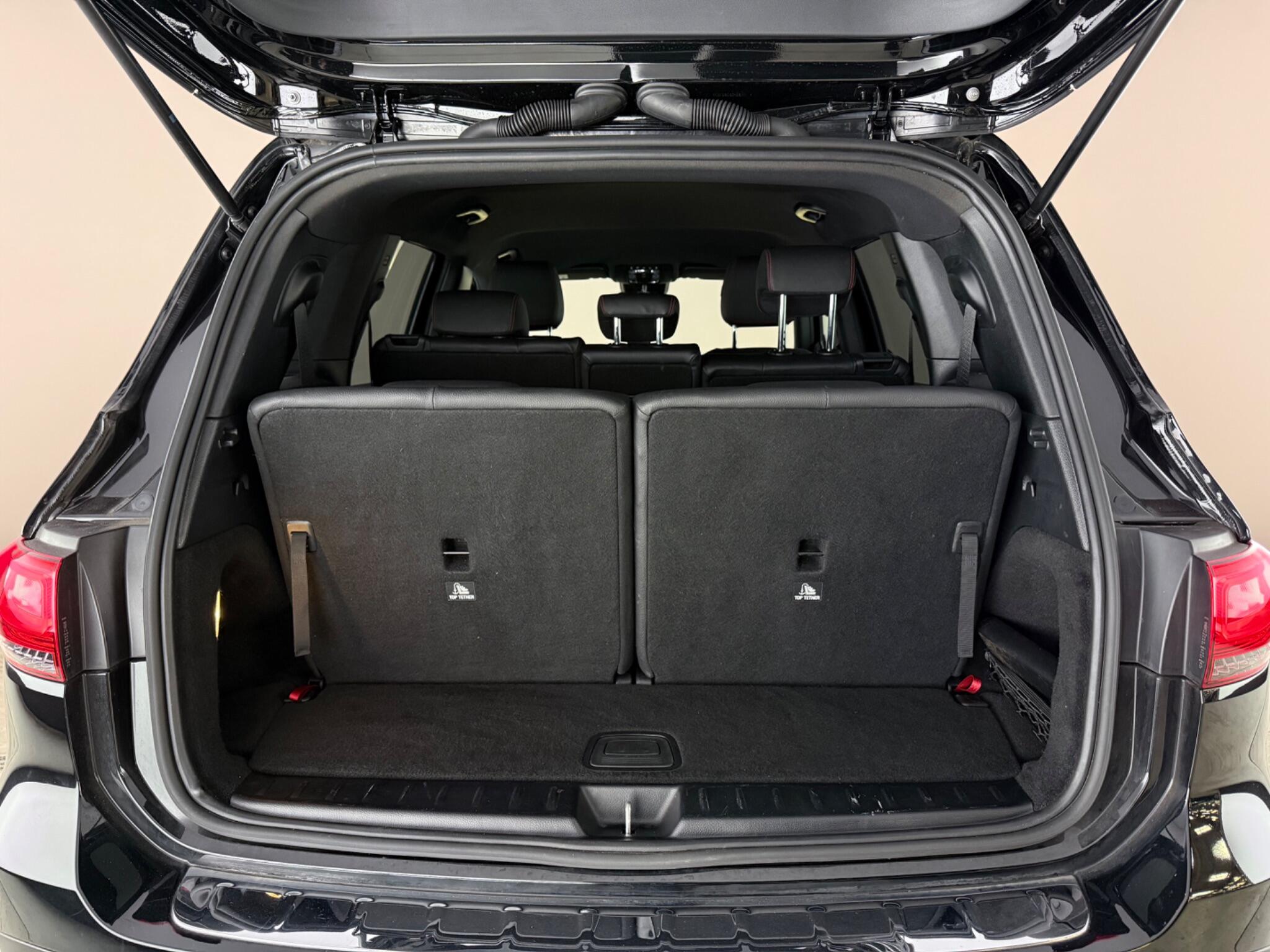 Mercedes-Benz GLB view 10