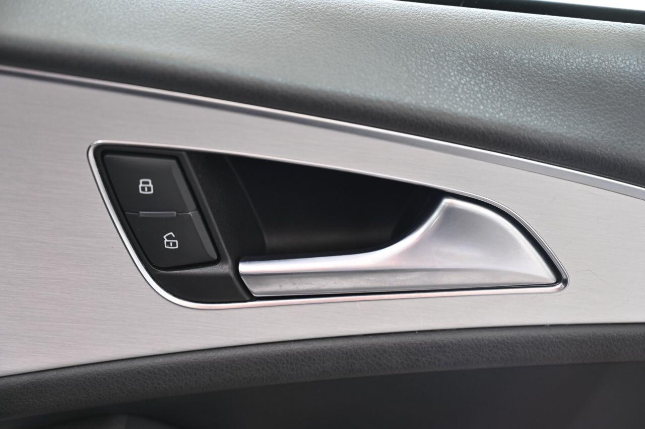 Audi A6 view 32