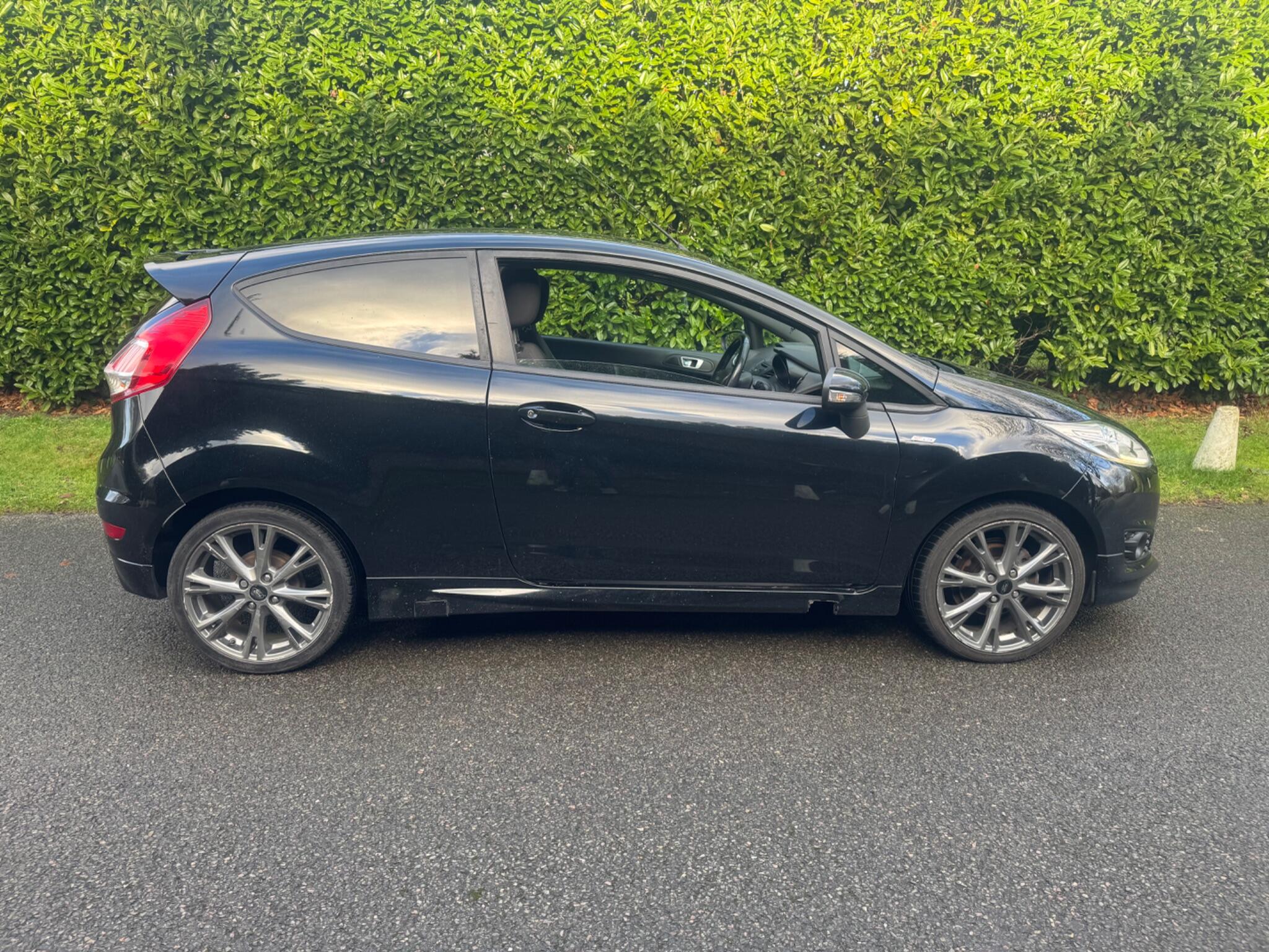 2016 Ford Fiesta image 24