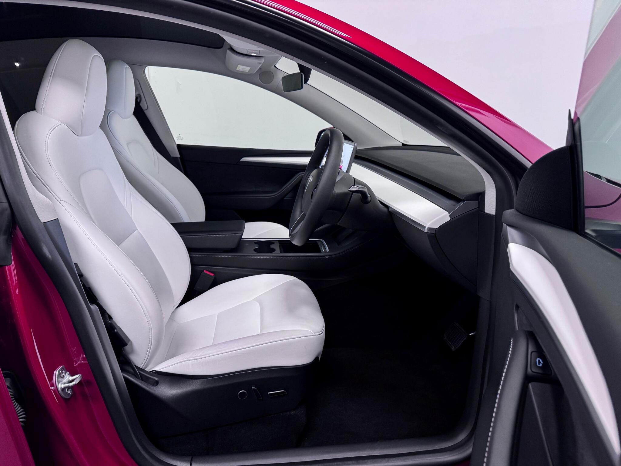 Tesla Model Y view 29