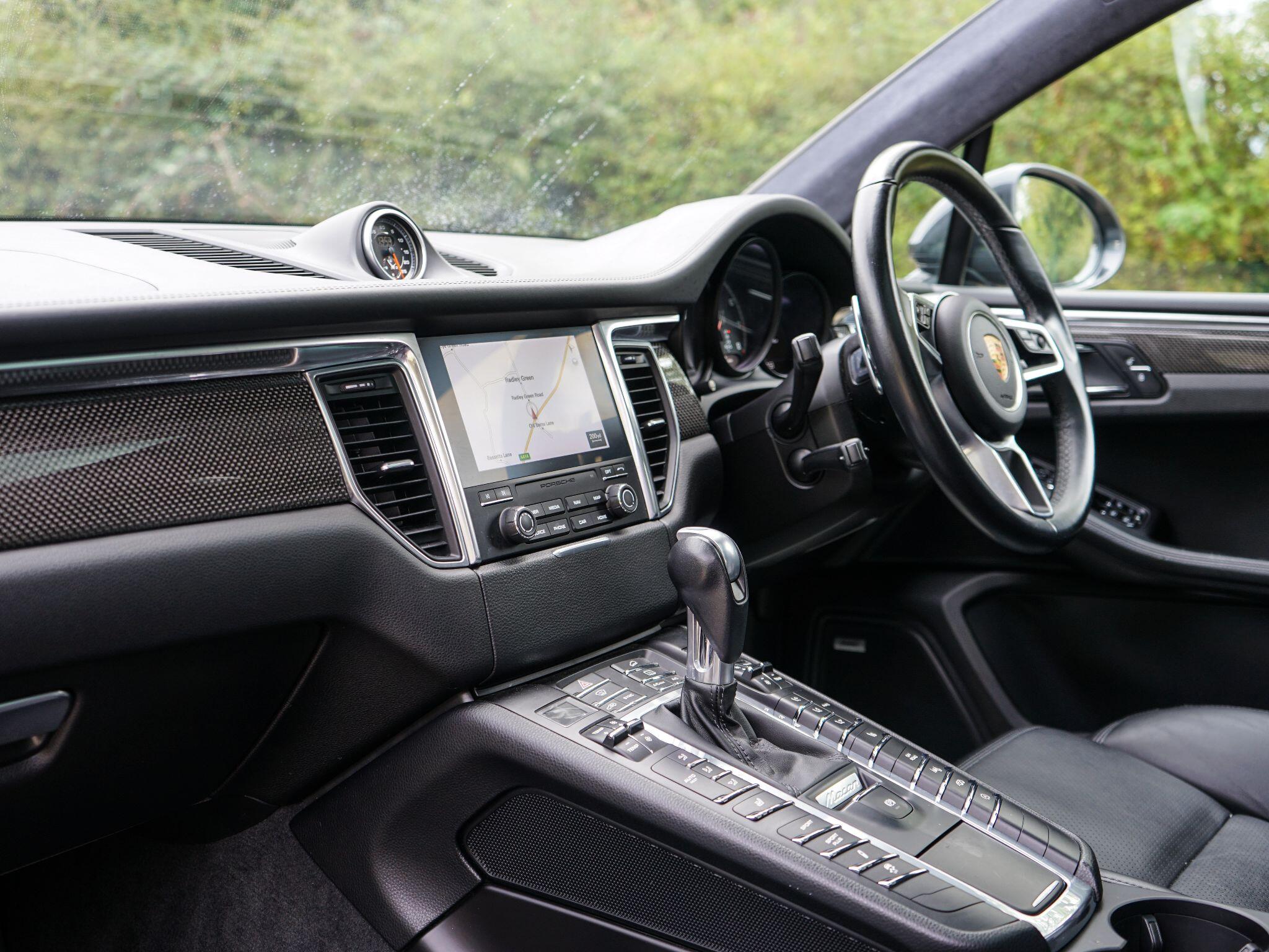 Porsche Macan view 15