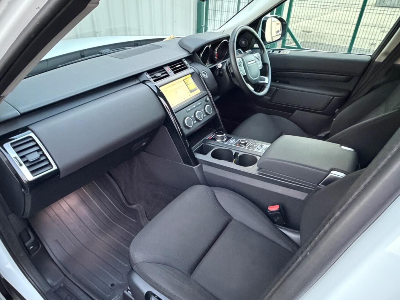 Land Rover Discovery view 21