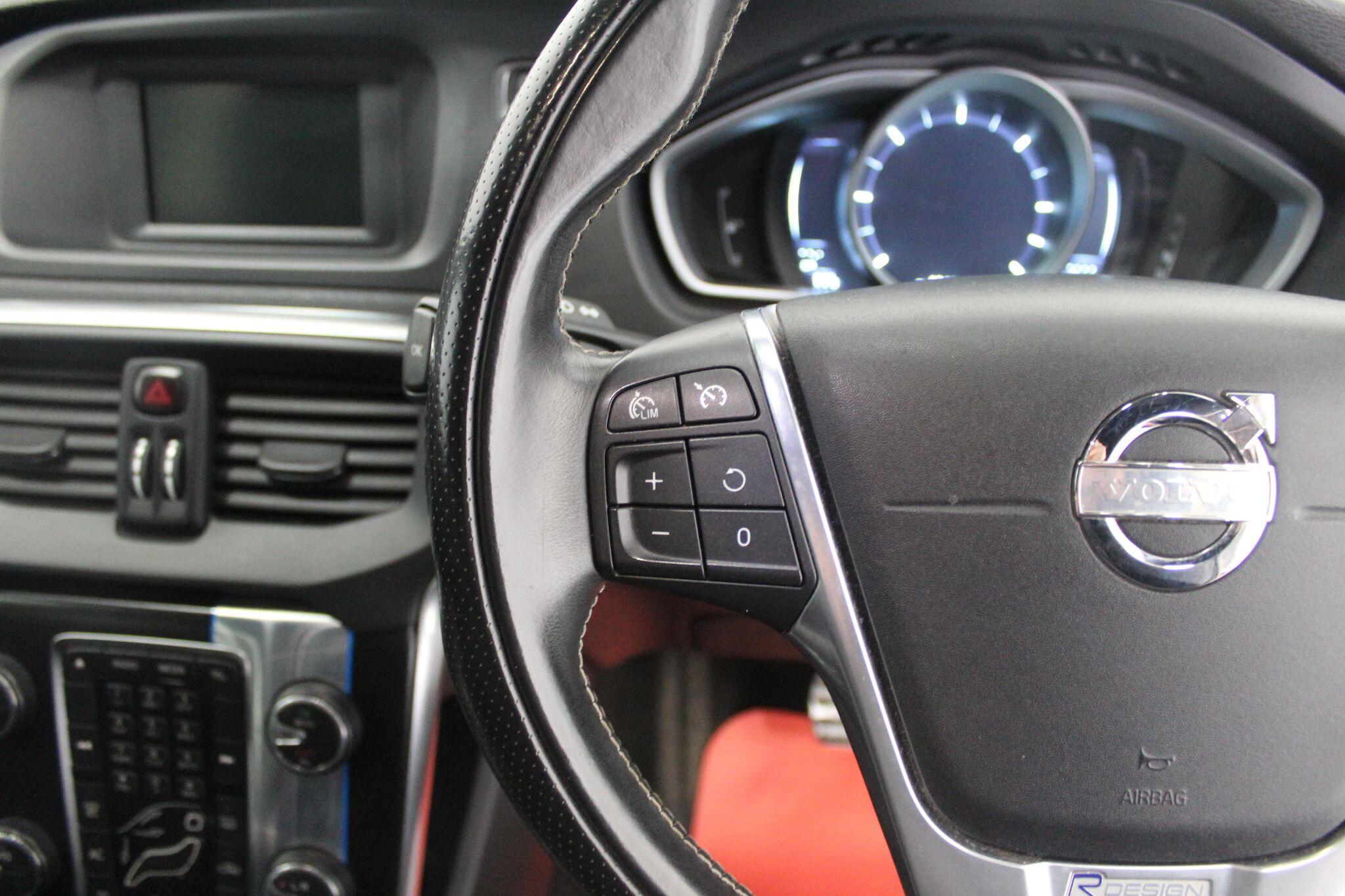Volvo V40 view 40