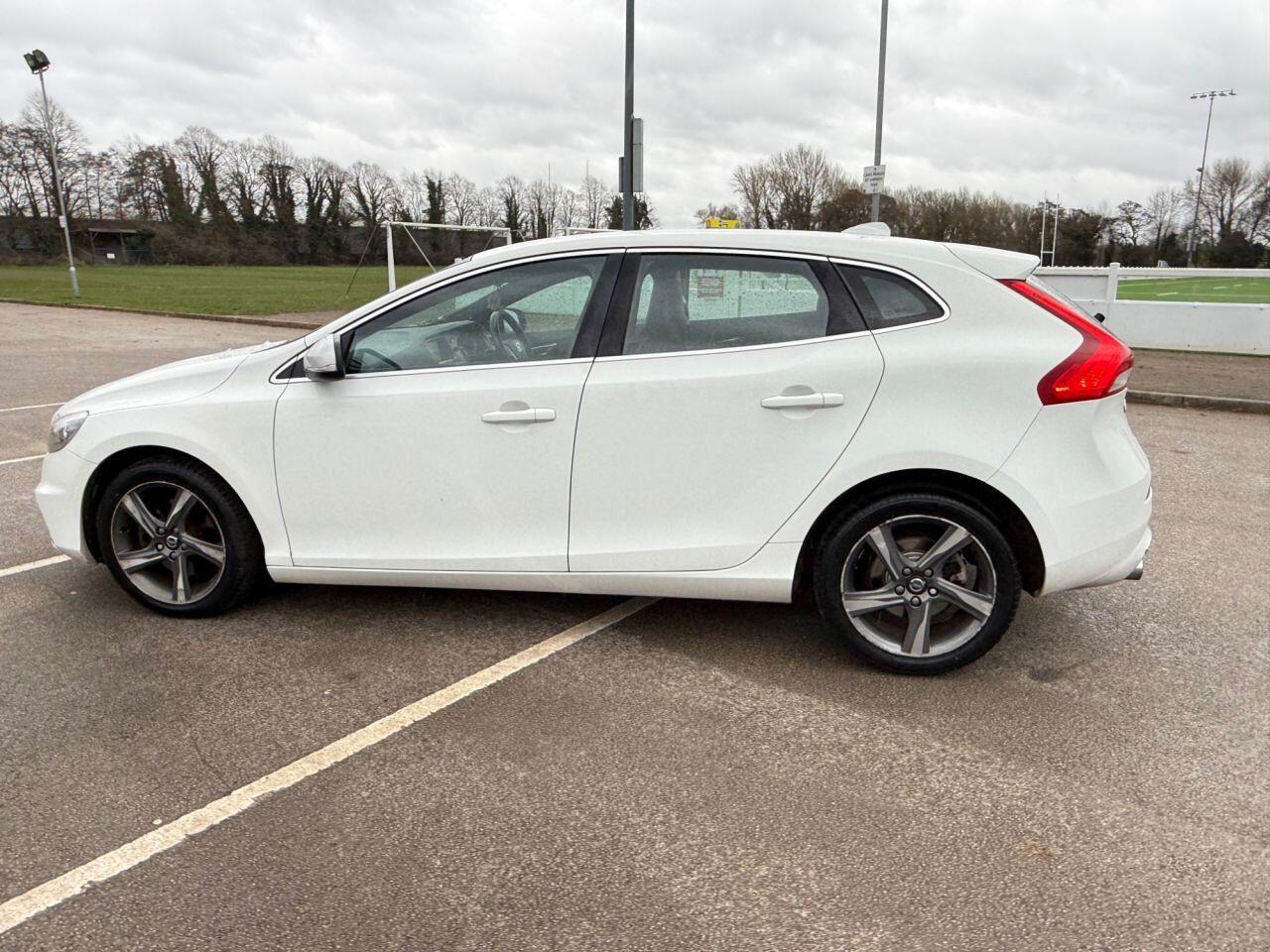 Volvo V40 view 2