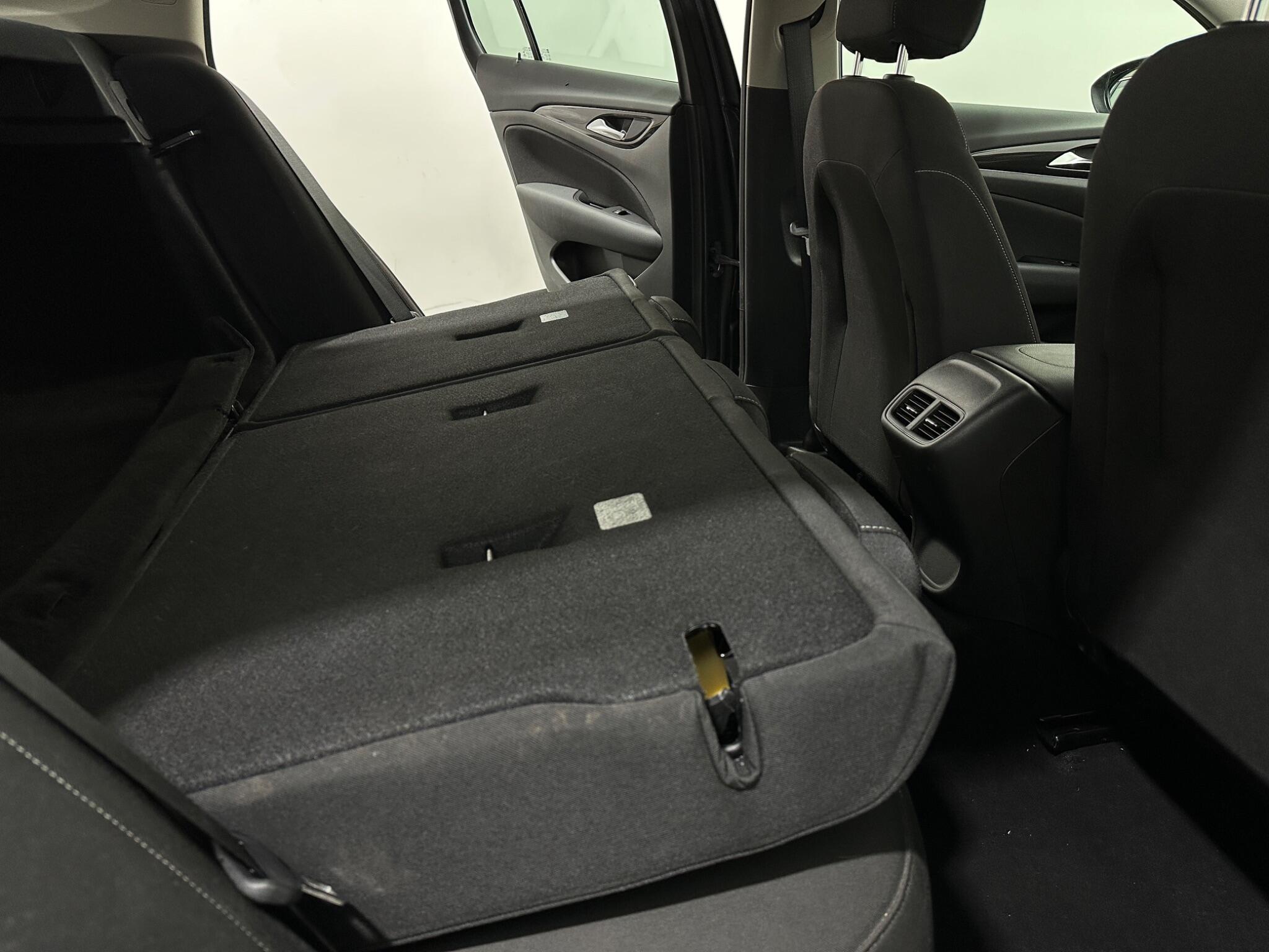 Vauxhall Insignia view 45