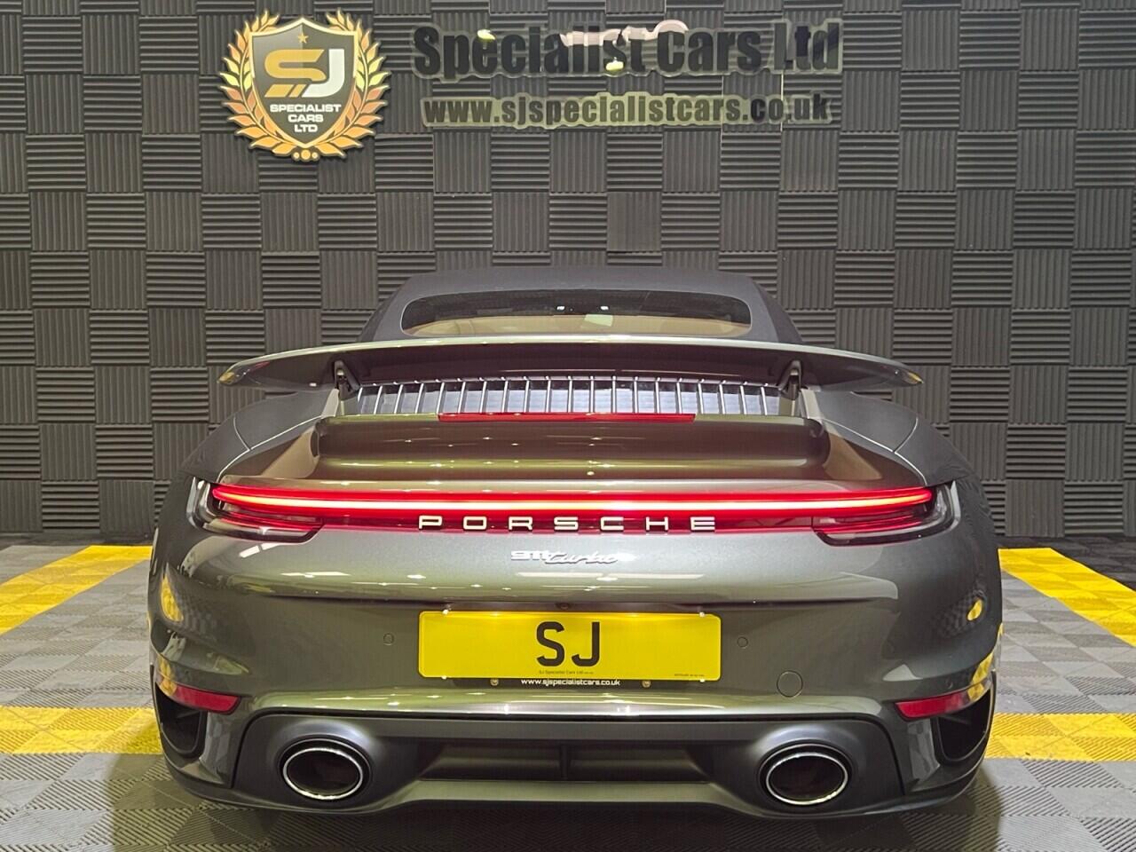 Porsche 911 view 32