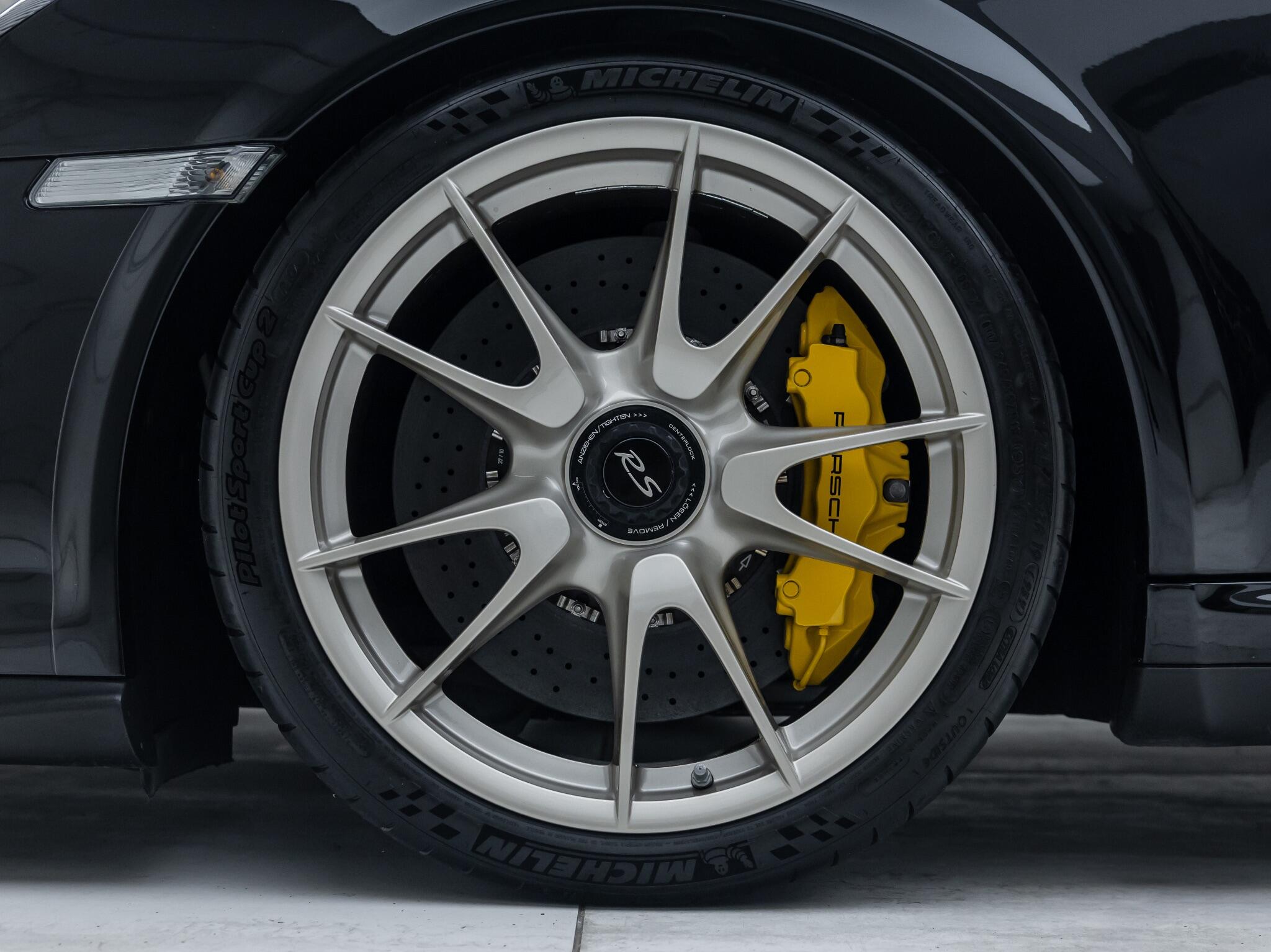 Porsche 911 view 24